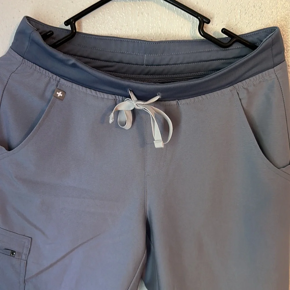 FIGS Technical Collection Scrub Set - Picture 6 of 8